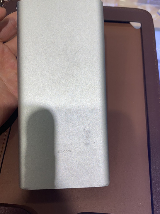 小米10000毫安充电宝，双向快充，图片是...