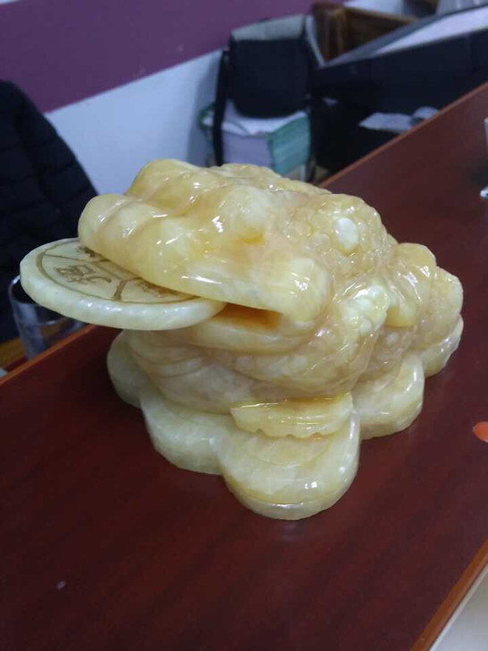 蒙古风格饰品各种尺寸牛皮画七幅，毛毡画两幅...