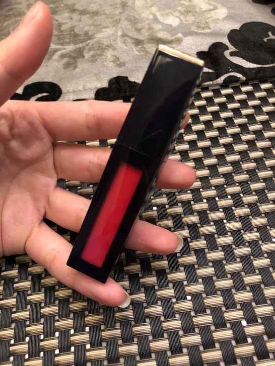 雅诗兰黛倾慕唇釉，小红书找了试色图，家里闲...