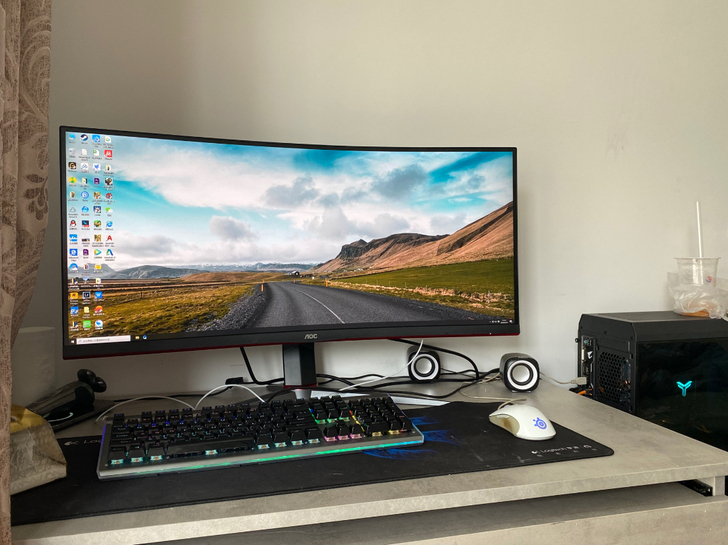 单主机。显示器不含。i7 8700k 技嘉...