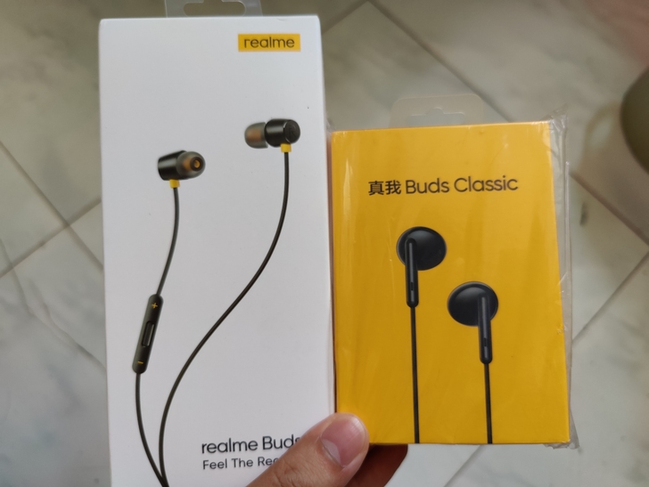 realme真我耳机，买手机送的，全新未拆...