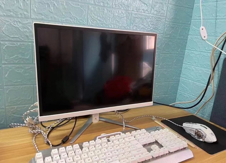 到货7台19寸无边框一体机电脑(只用了两个...