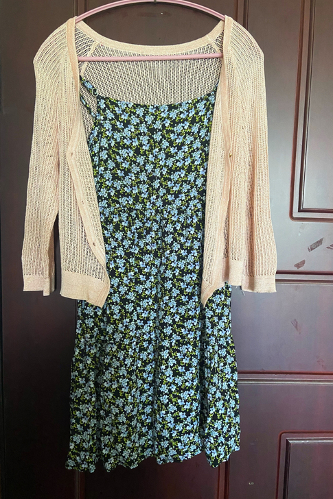 （套装卖：针织衫+黑色吊带裙一套）