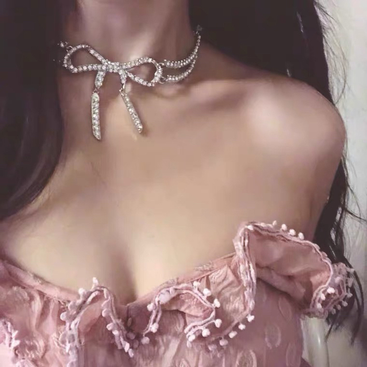 闪闪惹人爱银色钻石名媛少女搭蝴蝶结blin...