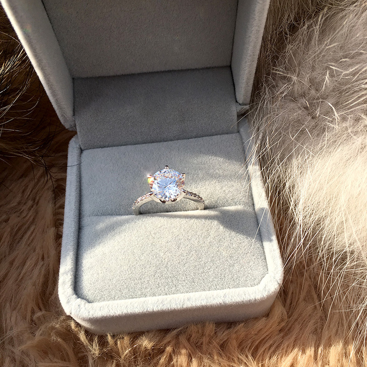 日韩奢华仿真钻戒女简约六爪钻石戒指情侣对戒...