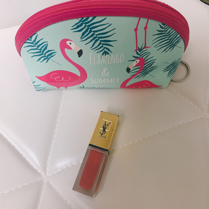 圣罗兰16号唇釉，非常粉嫩的豆沙色。具体自...