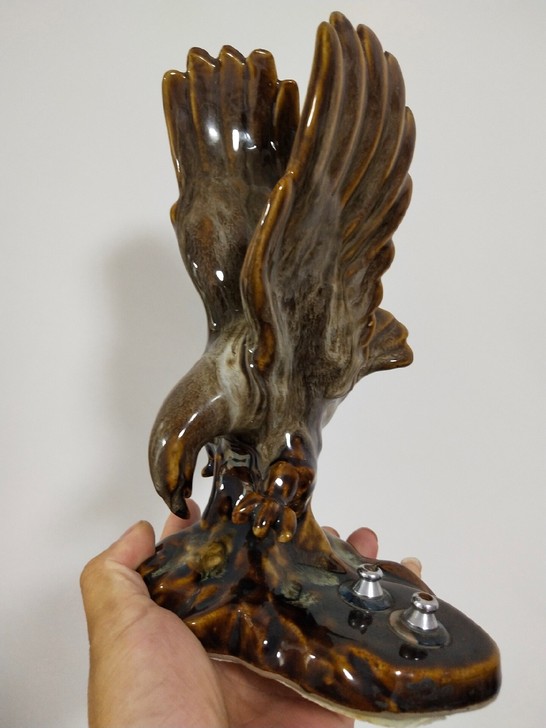几十年的大鹏展翅摆件。变色釉,釉水好。这应...