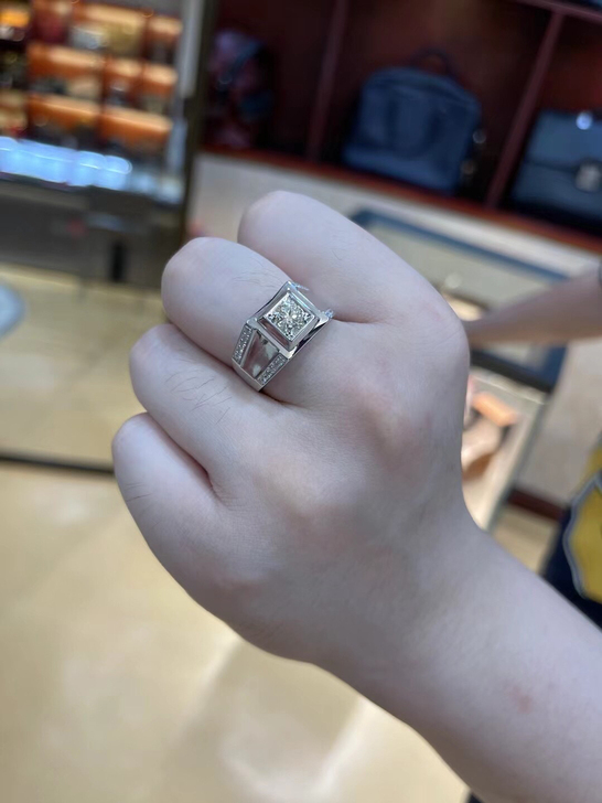 白金男士钻石戒指钻戒！主钻54分！颜色H色...