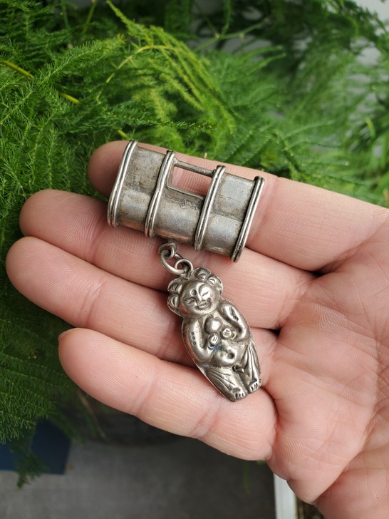 老银锁娃娃一套，重19.41克，宽3.5厘...