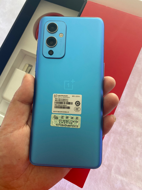 一加9  6.55寸屏全面屏  8+128...