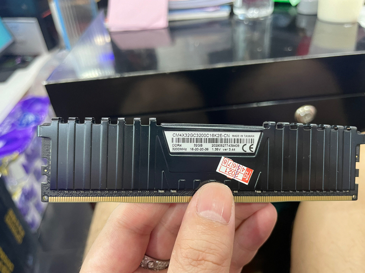 海盗船32G 1条 只用了2个月 国行还有...