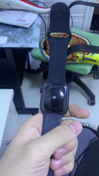 苹果手表，全新什么功能都齐全，没有用过。全...