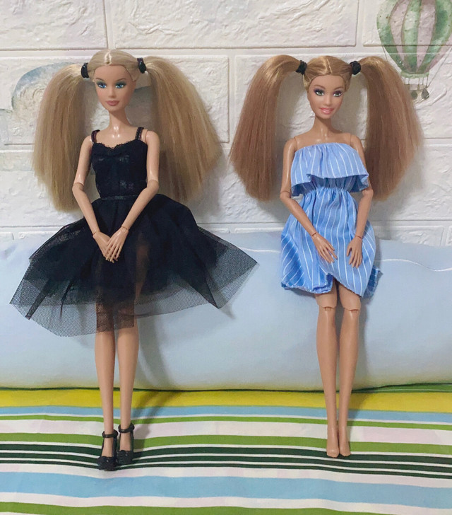出芭比娃娃两个