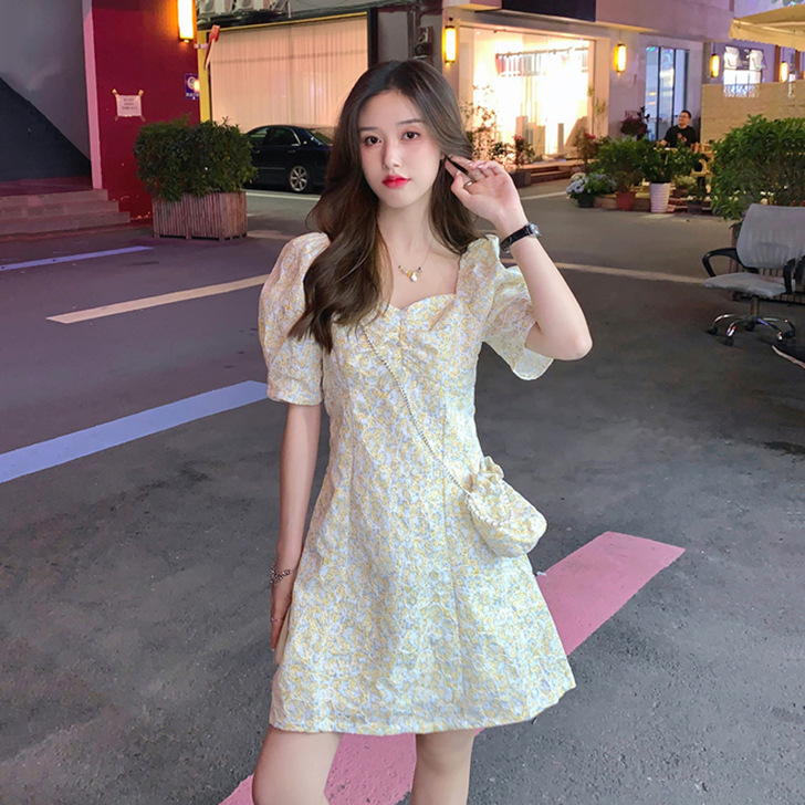 夏季新款温柔风连衣裙泡泡袖碎花裙2021新...