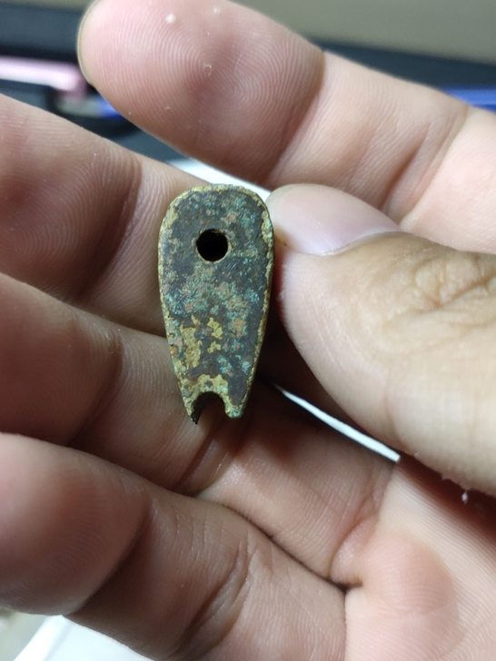 铜杂件配件中间孔是通的