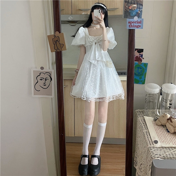 学院风泡泡袖网纱连衣裙女装2021新款设计...