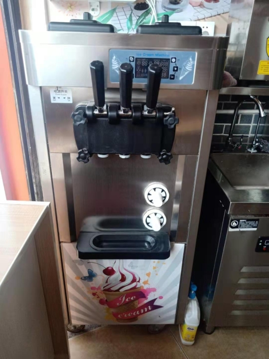 奶茶店设备，冰淇淋机，乐创冰淇淋机，低价处理
