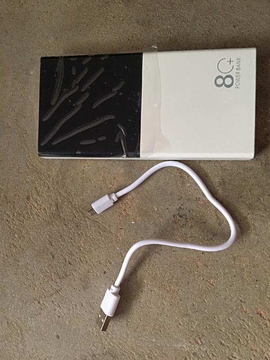 移动充电，10000毫安，配有充电线，搬家...