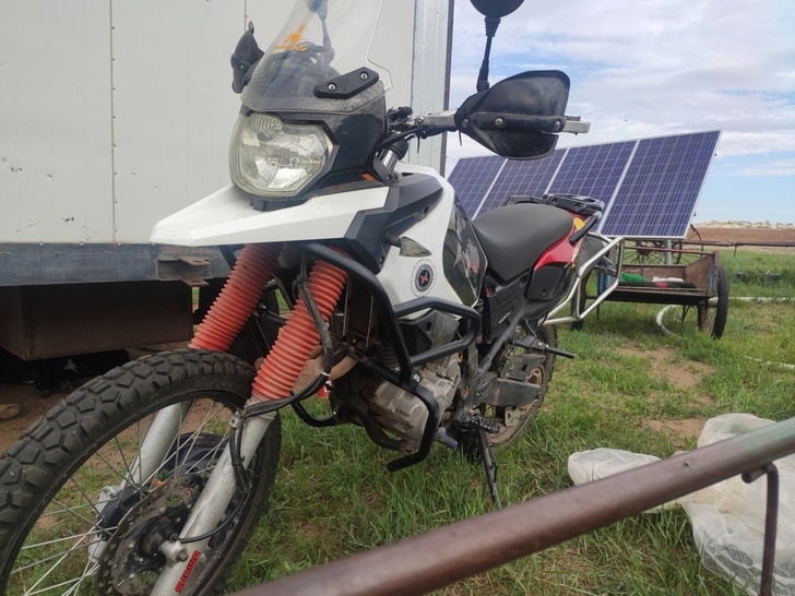 400cc拉力摩托车,跑了一万公里 还没洗...