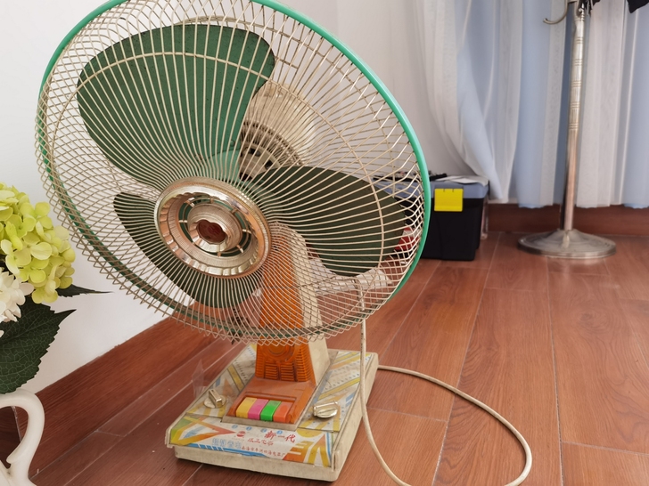 大动力台扇落地扇。因搬家大甩卖不包邮不退不...