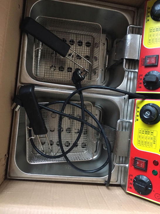 全新的商用油炸炉,价格便宜,要的速度,包邮。