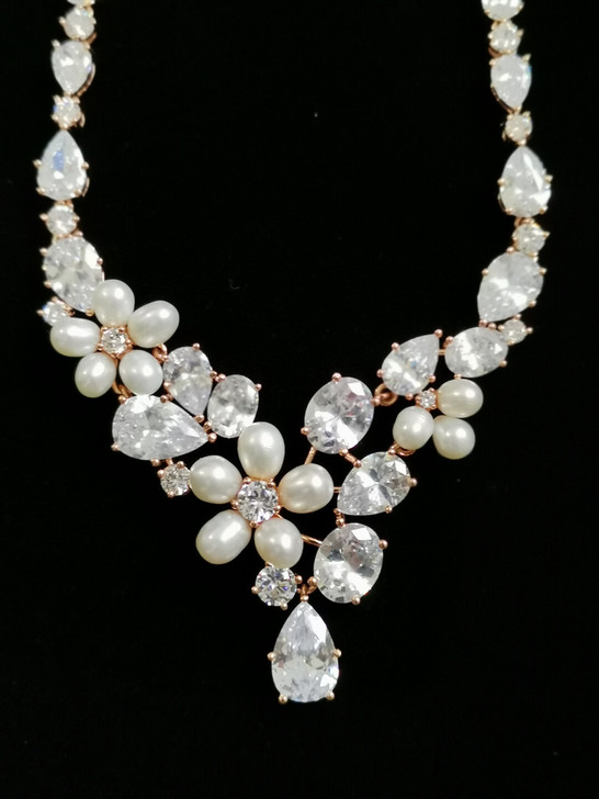 新娘礼服,晚礼服饰品,珍珠钻石项链及配套手...