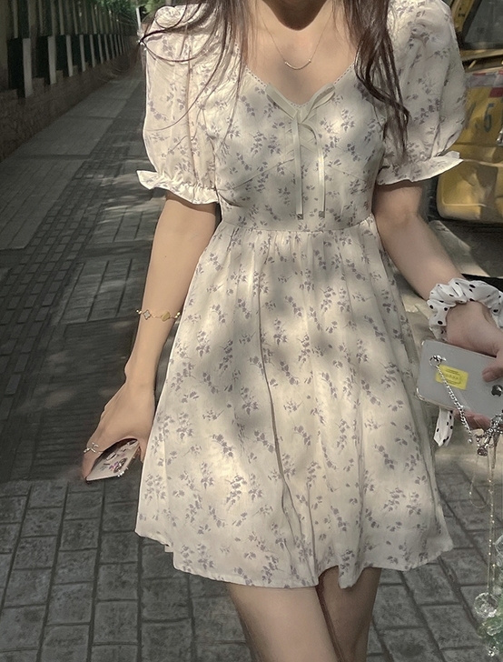 碎花裙S码,只穿过一次(洗过了),由于本人...