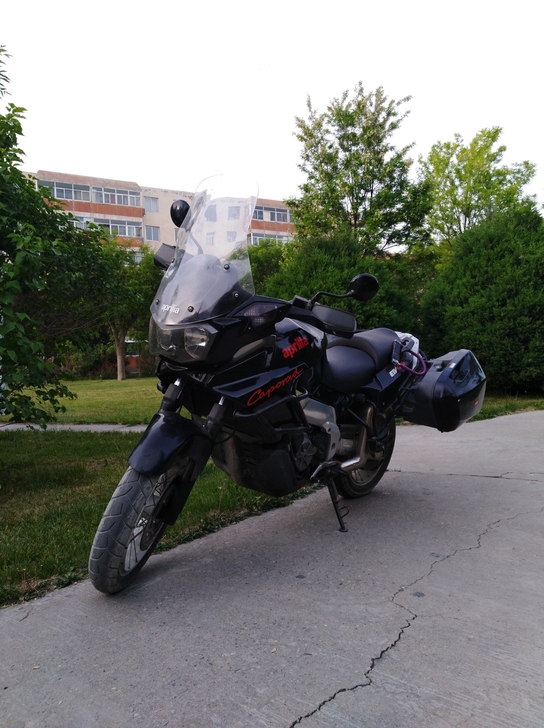 本人出售阿普利亚航海家重型拉力摩托车一部,...