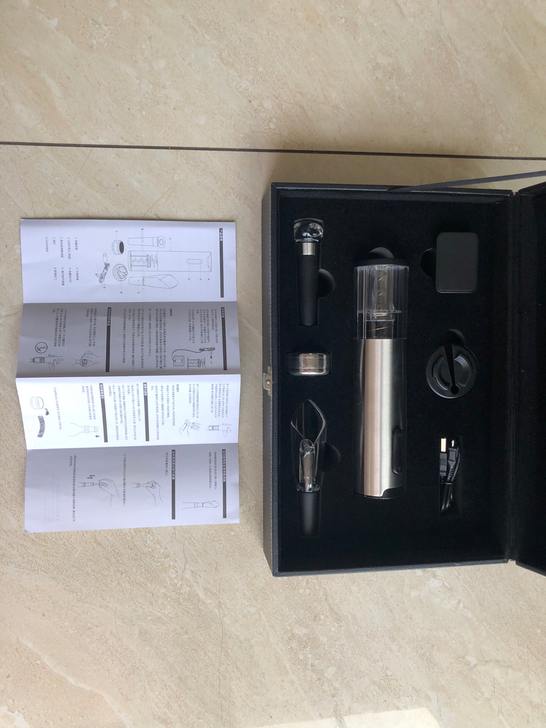 全自动开瓶器,全新,地产商送的礼品,转给需...