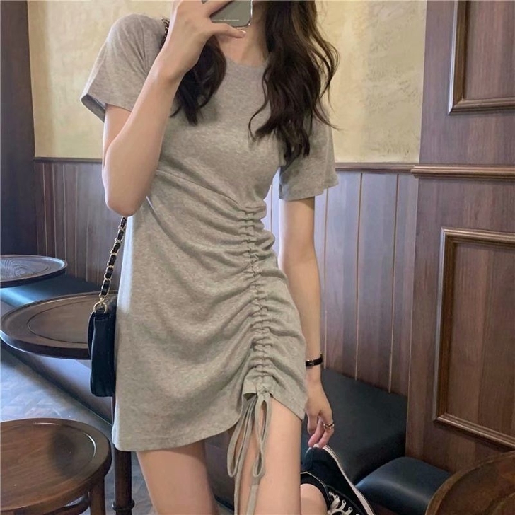 女夏修身包臀短裙抽褶短袖T年轻款少女连衣裙。