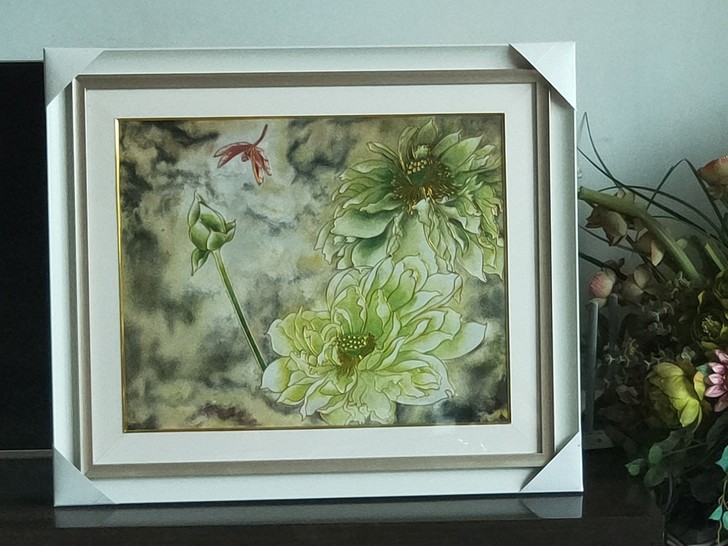 景泰蓝掐丝工艺画《新荷》