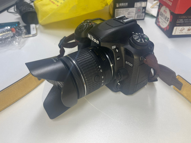 尼康D7500  包含: 相机+ 18-5...