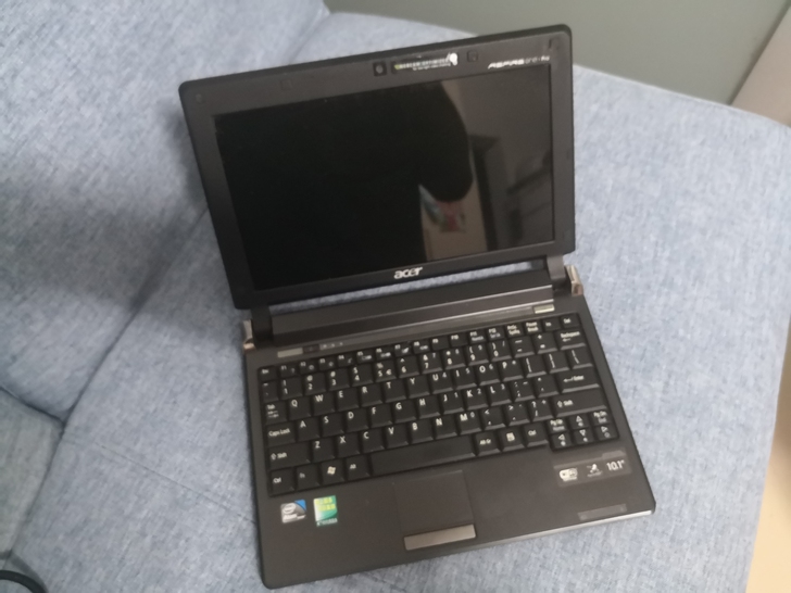 Acer Aspire one pro 1...