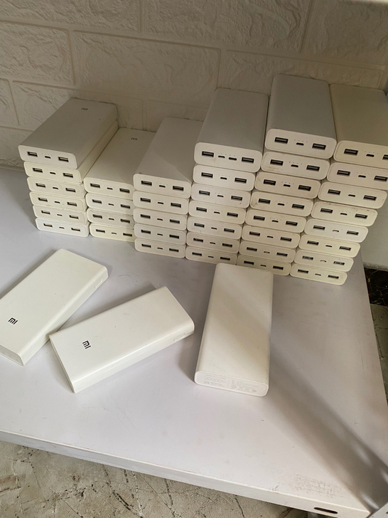 小米2万毫安充电宝。双向快充。39一个包邮...