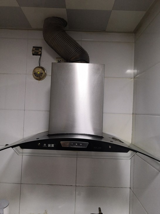 底价出售自用抽油烟机和灶台，质量好成色新，...