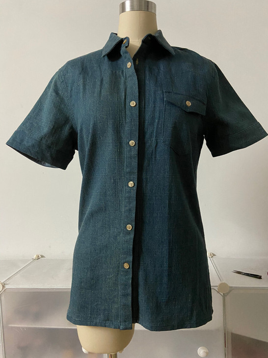 硬挺中性风衬衫