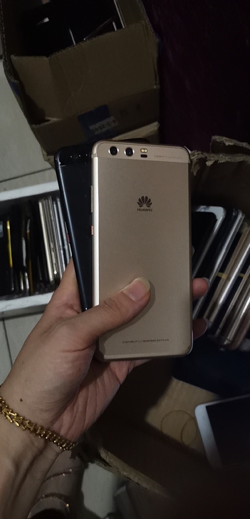华为p10，4+64有5台，价格330