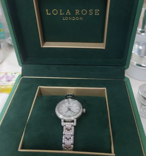 LOLA ROSE手表,生日朋友送的,因...