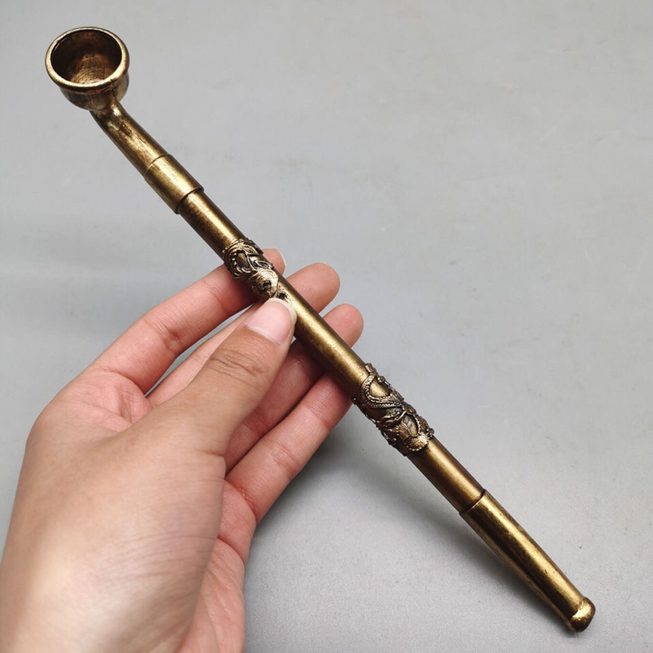 黄铜烟斗，形制端正，工艺精湛，包浆浓郁