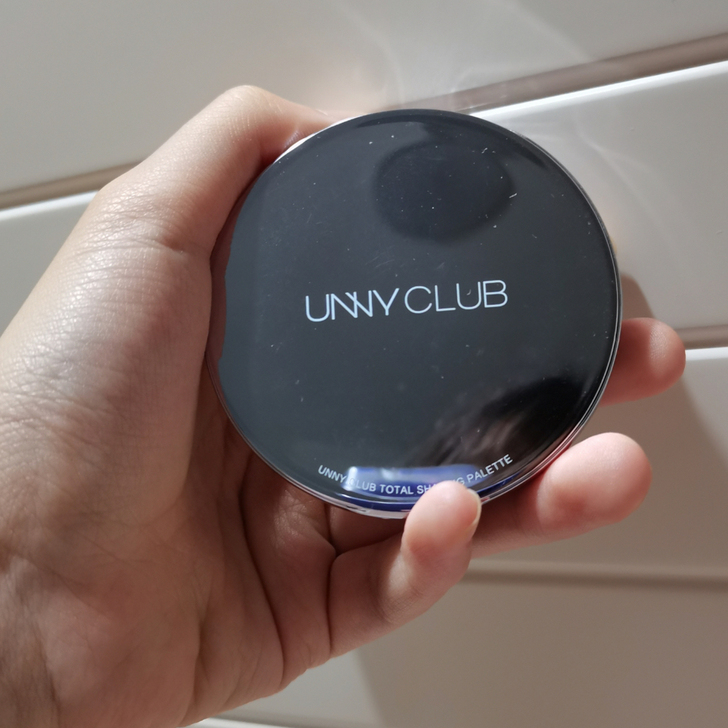 UNNY三色修容盘，只扫过一次！如图，几乎全新，购买记录如下