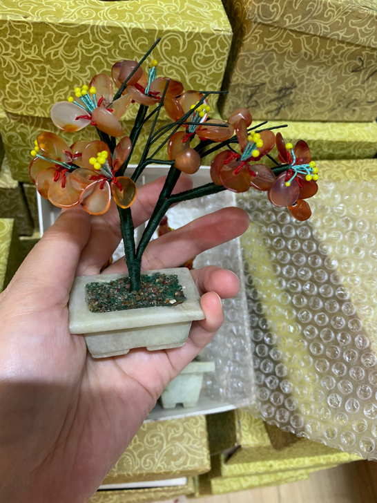 创汇期老库存天然老玛瑙玉石梅花盆景一对，带...