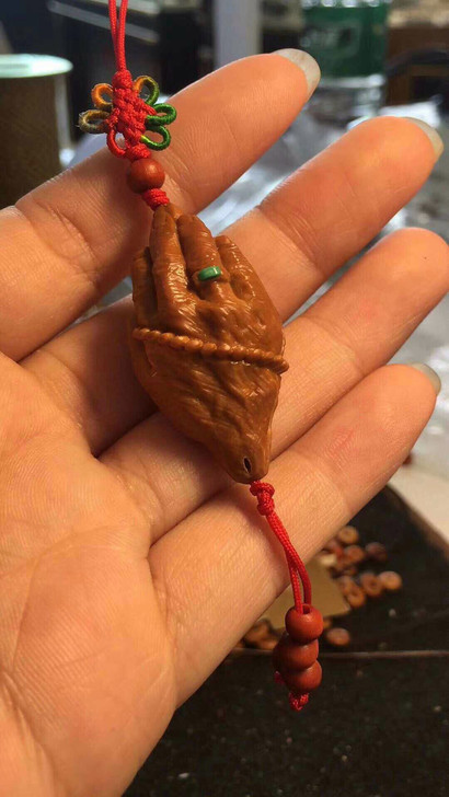 2.0虔诚佛手橄榄核佛手镶嵌松石老油核颜色...