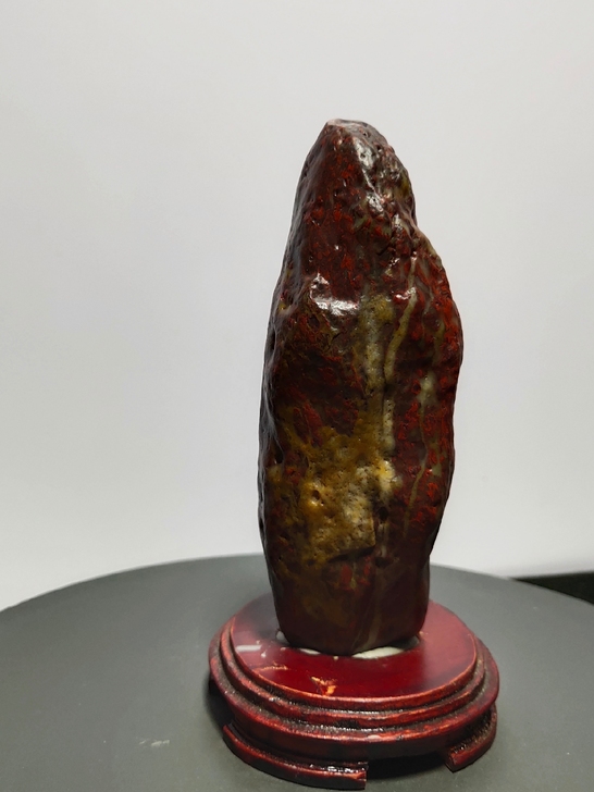 精品红伊丁摆件，409.3克  .产地新疆...