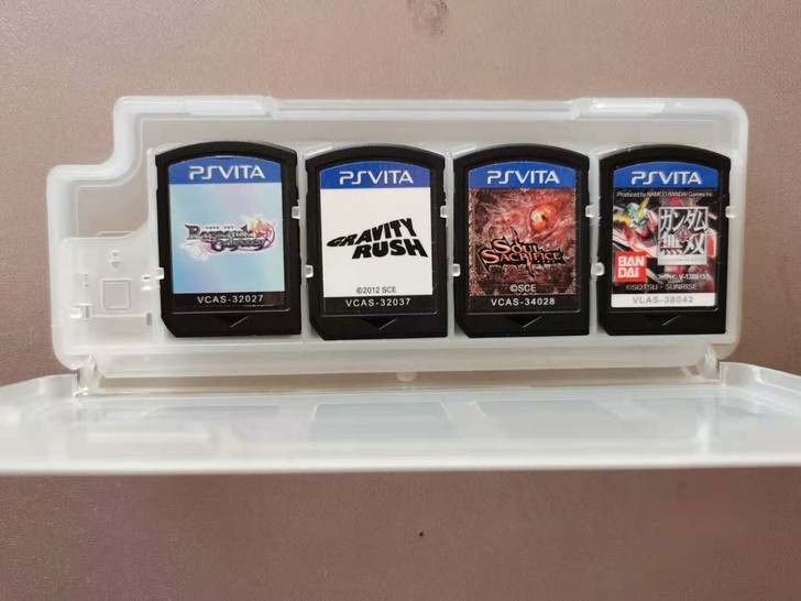 PSV正版游戏卡,通关了回血,机器卖了!分...