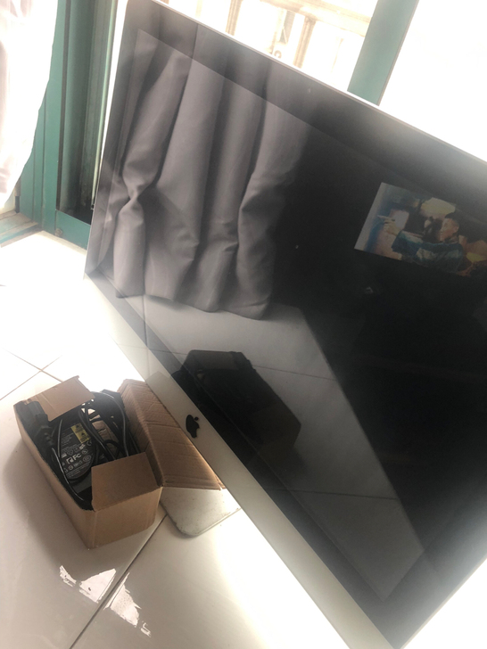 个人24寸苹果同款液晶显示器转让,可以当电...