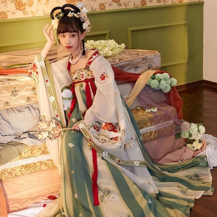 【兮光美人】十三余小豆蔻儿国风刺绣襦裙齐胸...