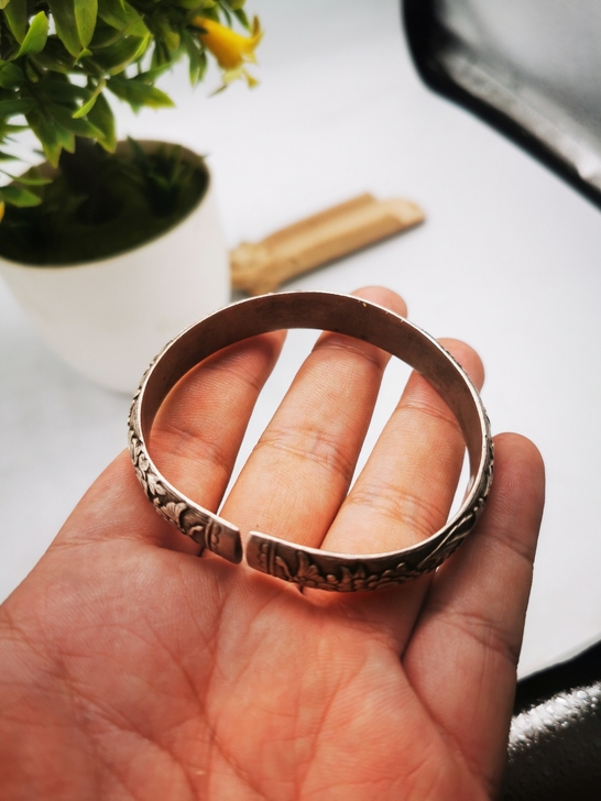 老银镯，重58克，内径6.2*5.6厘米，...