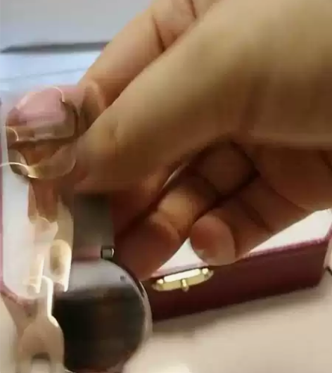 别人送的，高方入手2400，现在1400卖...