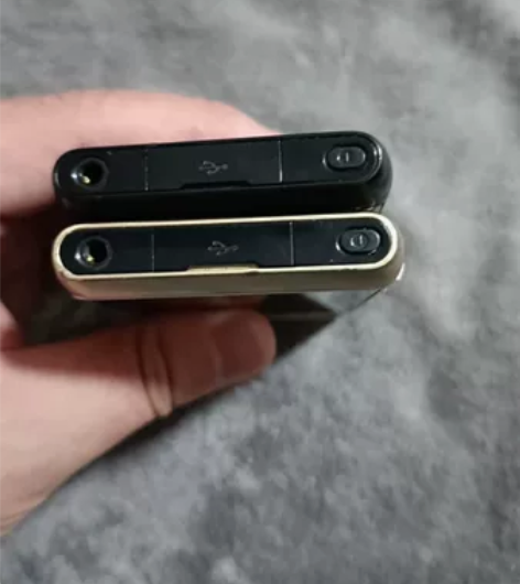 诺基亚T7手机，两个都不开机，当配件出了，...