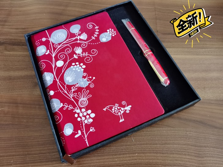 笔记本套装,32开记事本+签字笔。全新带礼盒